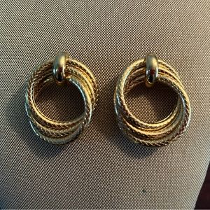 Vintage 90’s gold twisted earrings.